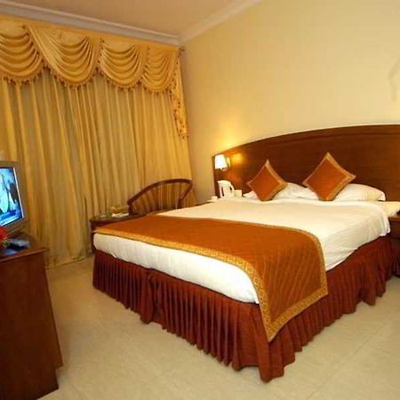 Aj International Hotel Bangalore Værelse billede
